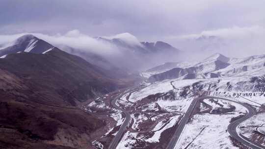 青海拉脊山雪山云雾航拍