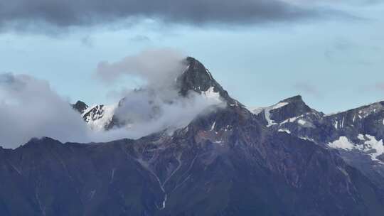 南迦巴瓦峰雨季航拍