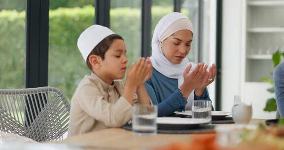 穆斯林家庭，在家里为斋月、开斋节或开斋节