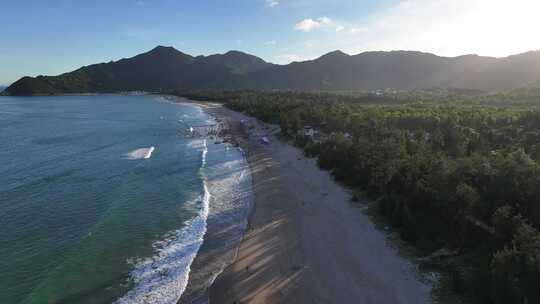 夏日的深圳西涌沙滩海岸线航拍