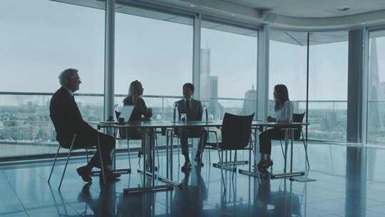 商务人士办公交流合作