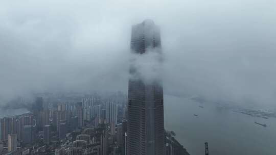 航拍雨后云雾缭绕的湖北武汉绿地中心大厦