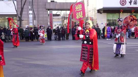 中国工商银行前的传统秧歌表演