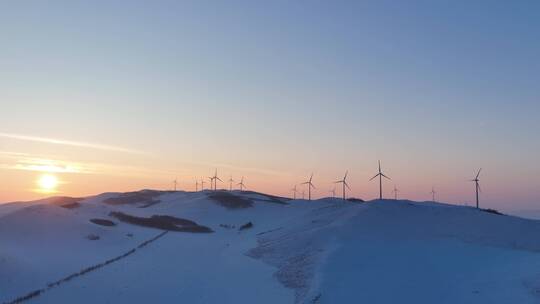 内蒙古雪原山岭风力发电场