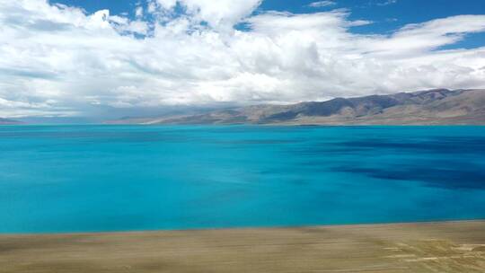 西藏当惹雍措高原湖泊自然风光航拍