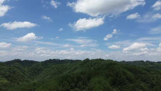 大山、乡村与高速路