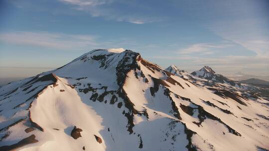 航拍的雪山山脉景观视频素材模板下载