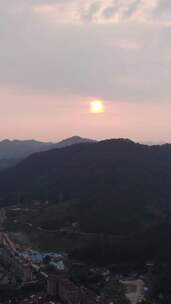 竖版航拍山川日落晚霞夕阳自然风光