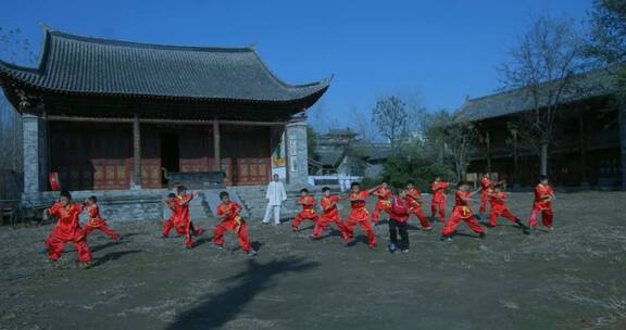 武术学院里的学生们