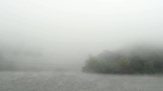 清晨湖面水雾奇雾仙境禅意古风意境