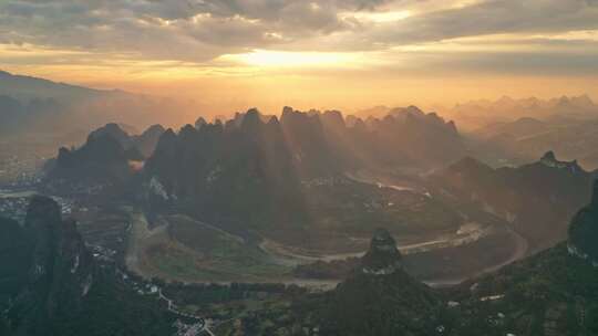 航拍桂林山水风光日出与喀斯特山峰