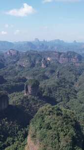 竖版航拍广东丹霞山5A景区丹霞地貌