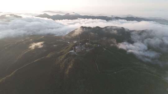 航拍大田顶大山森林云雾缭绕视频素材模板下载