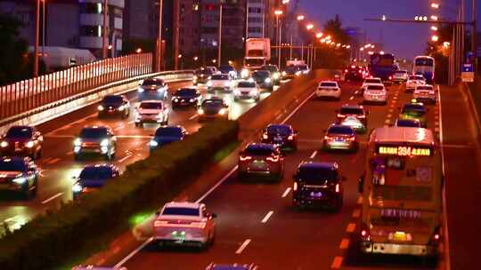北京城市道路夜景车流夜晚堵车交通拥堵车灯