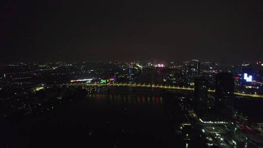 2022洛溪大桥车辆车流公交车通过大桥夜景