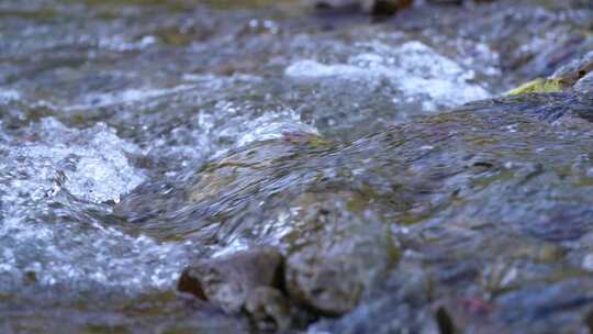 湖北利川毛坝星斗山河谷溪水潺潺视频素材模板下载