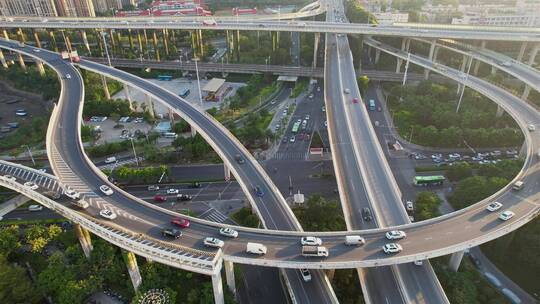 城市交通道路车水马龙