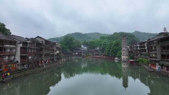 4k湖南湘西凤凰古城烟雨航拍