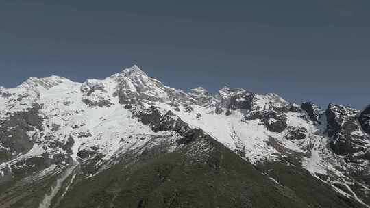 航拍毕棚沟森林雪山