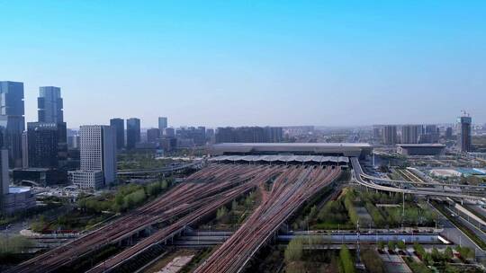 郑州高铁站 郑州交通 高铁04 鸟瞰 白天4K视频素材模板下载