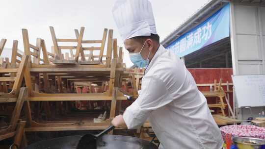 厨师在户外烹饪美食  709