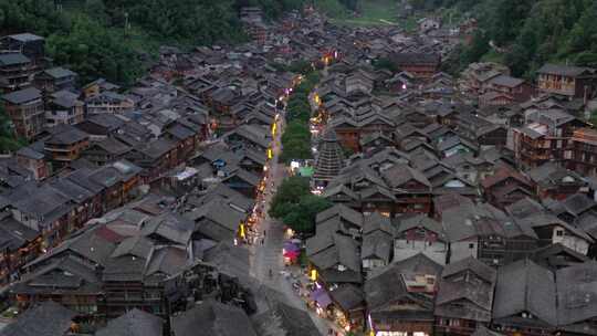 俯瞰传统民居村落夜景