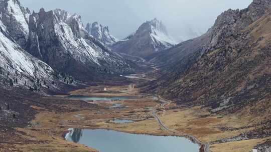 航拍四川阿坝莲宝叶则景区山水风光