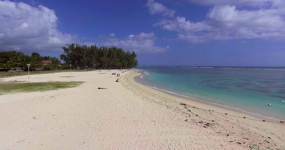 4k航拍大海沙滩海浪度假