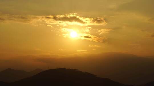 山峰日出实拍日落夕阳黄昏山脉风景太阳下山