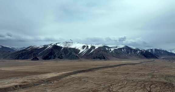 航拍新疆瓦罕走廊帕米尔高原雪山