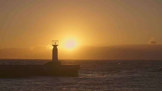 海边落日夕阳金色