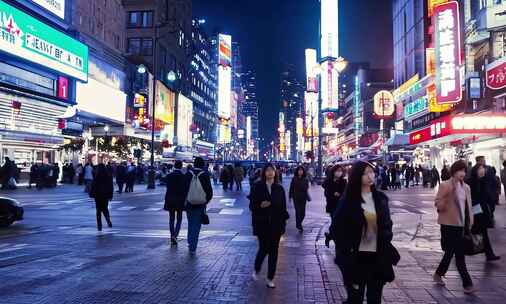 繁华都市街道行人穿梭夜景