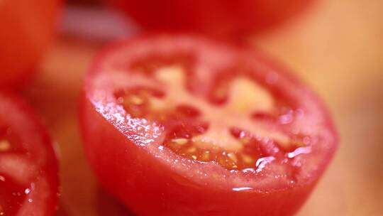 微距切开的西红柿截面种子视频素材模板下载