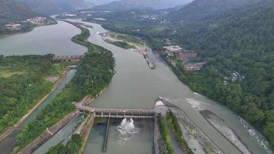 航拍清晨的四川成都岷江都江堰水利工程