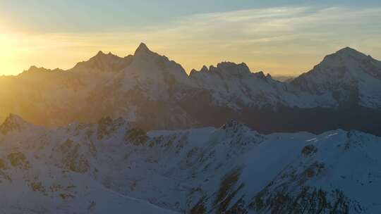 航拍雪山