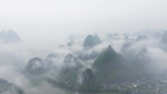 航拍广西桂林烟雨漓江水墨画