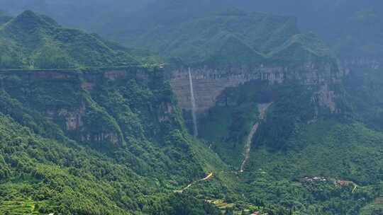 航拍美丽中国喀斯特地貌高山、森林、瀑布