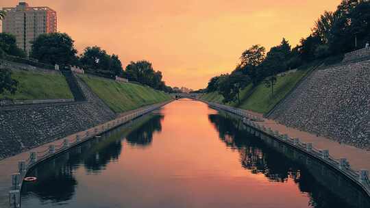 航拍西安城墙东南城角夕阳城市风光