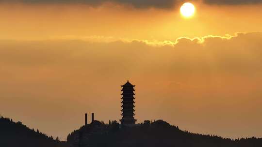 夕阳下的登云楼