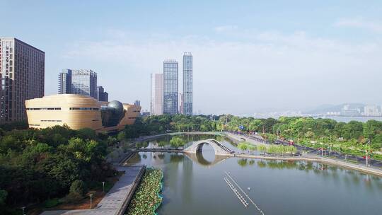 航拍杭州滨江市区湖边低碳科技博物馆