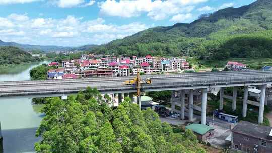 高速公路养护道路航拍高速养护公路维护车辆