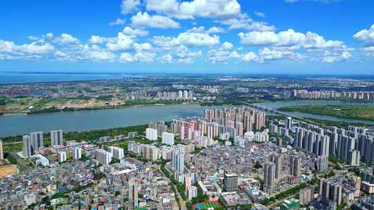 海南海口水晶天蓝天白云高视角下的城市航拍