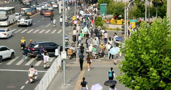 北京五道口成府路车流人流