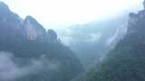 湘西德夯风景区云雾缭绕的山间村落高清在线视频素材下载