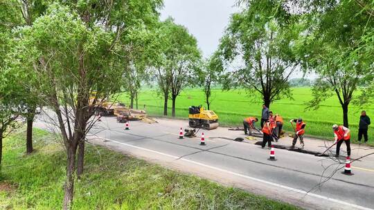 道路施工工人维修公路