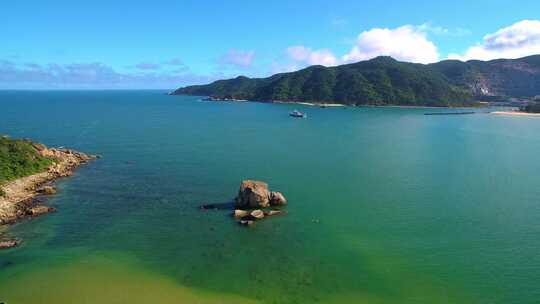 航拍三亚后海皇后湾冲浪及海棠湾海岛海浪