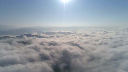 清晨云海日出云层山顶山林山峰云雾缭绕风景