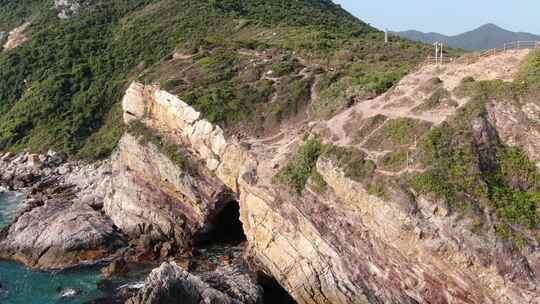 鹿嘴山庄无人机航拍海岸线海边礁石悬崖海浪