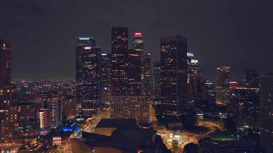 城市航拍洛杉矶市中心摩天大楼地标夜景灯光