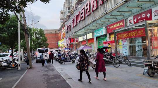 城市街道马路建筑步行街街商铺菜市场人流